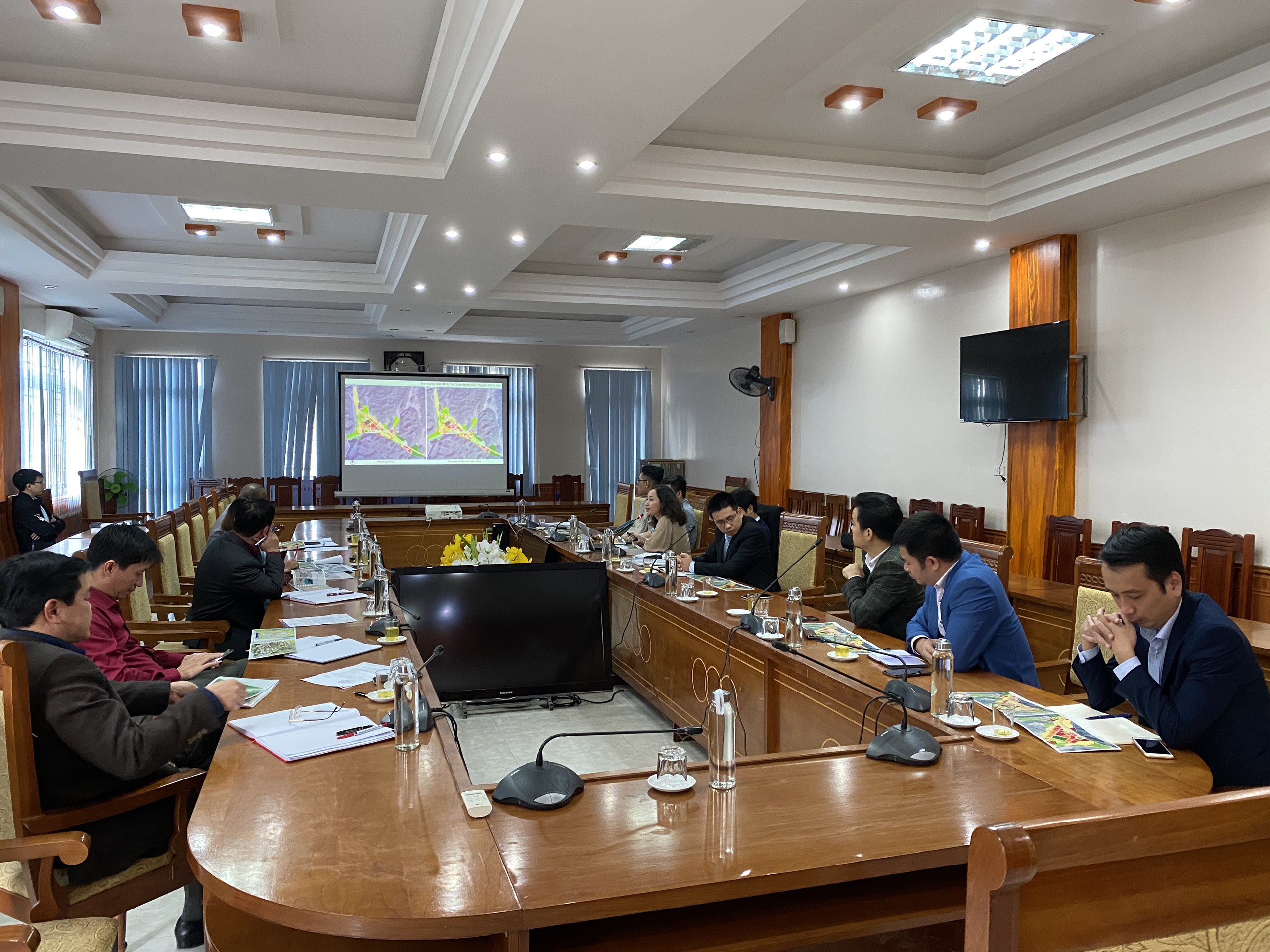 MCCGroup họp với UBND huyện Bình Gia, Lạng Sơn về phương án quy hoạch khu trung tâm Thị trấn Bình Gia